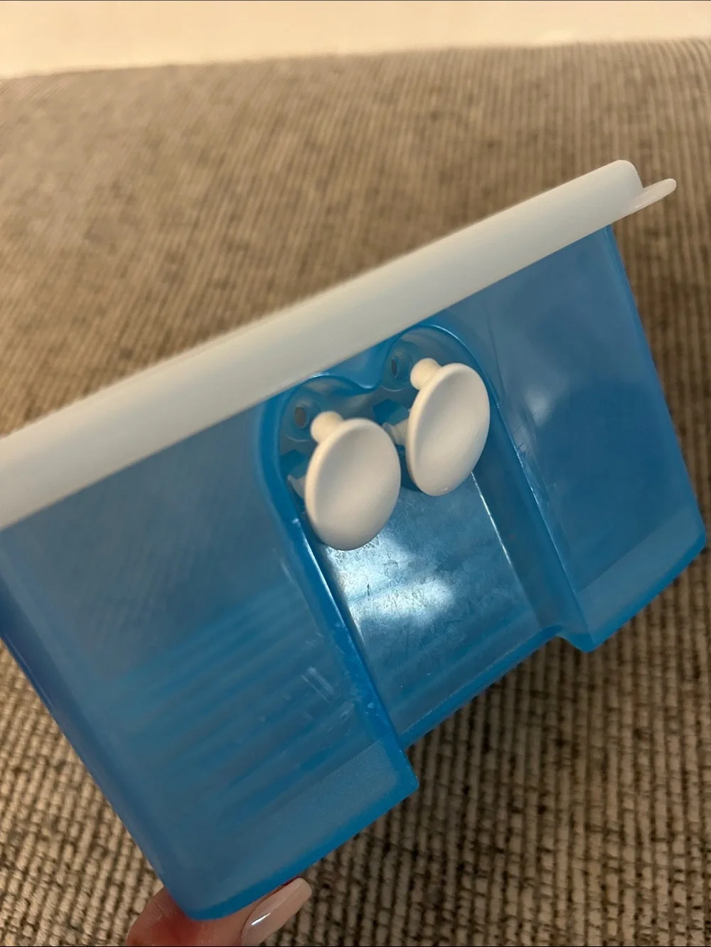 Tupperware FridgeSmart Small container light blue square with white lid & vents